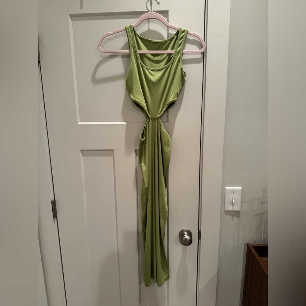 Elegant Green Sleeveless Dress